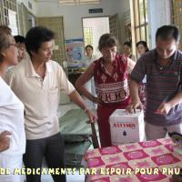médicaments apportés par Espoir pour Phu San